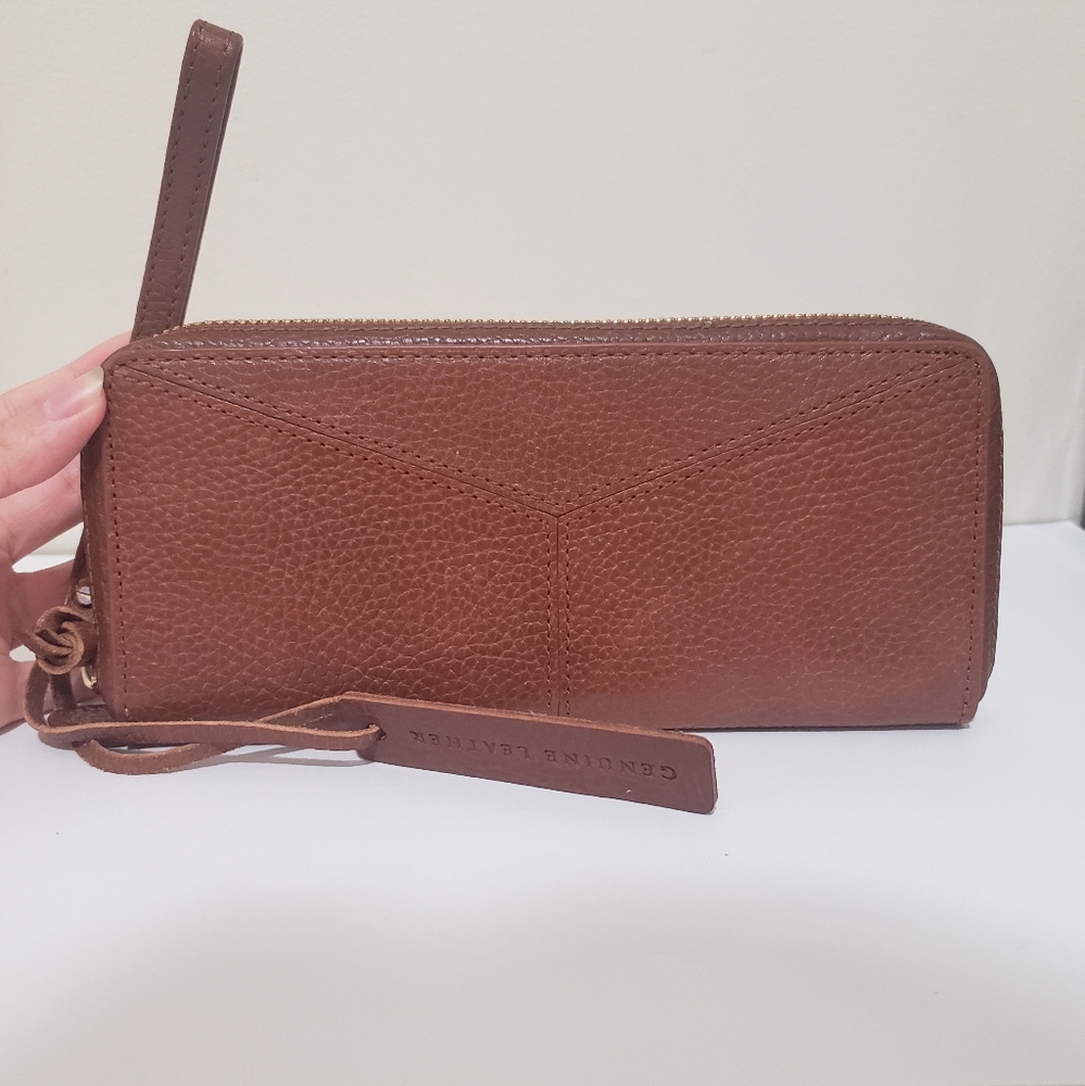 Abercrombie & Fitch Genuine Leather Zip Wallet